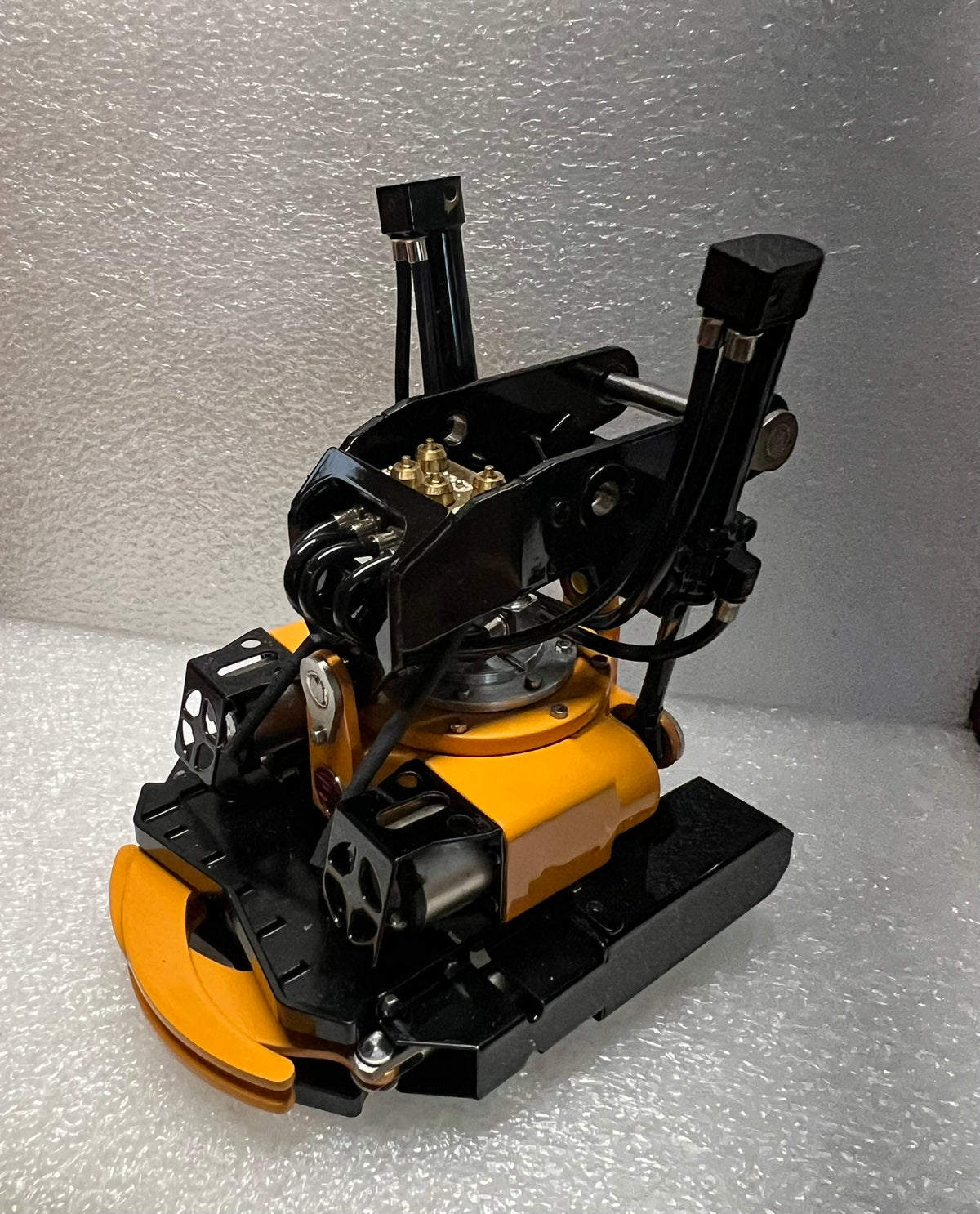 Tilt Rotator YELLOW for RC Liebherr R914, R920 and A914 CUT Excavator