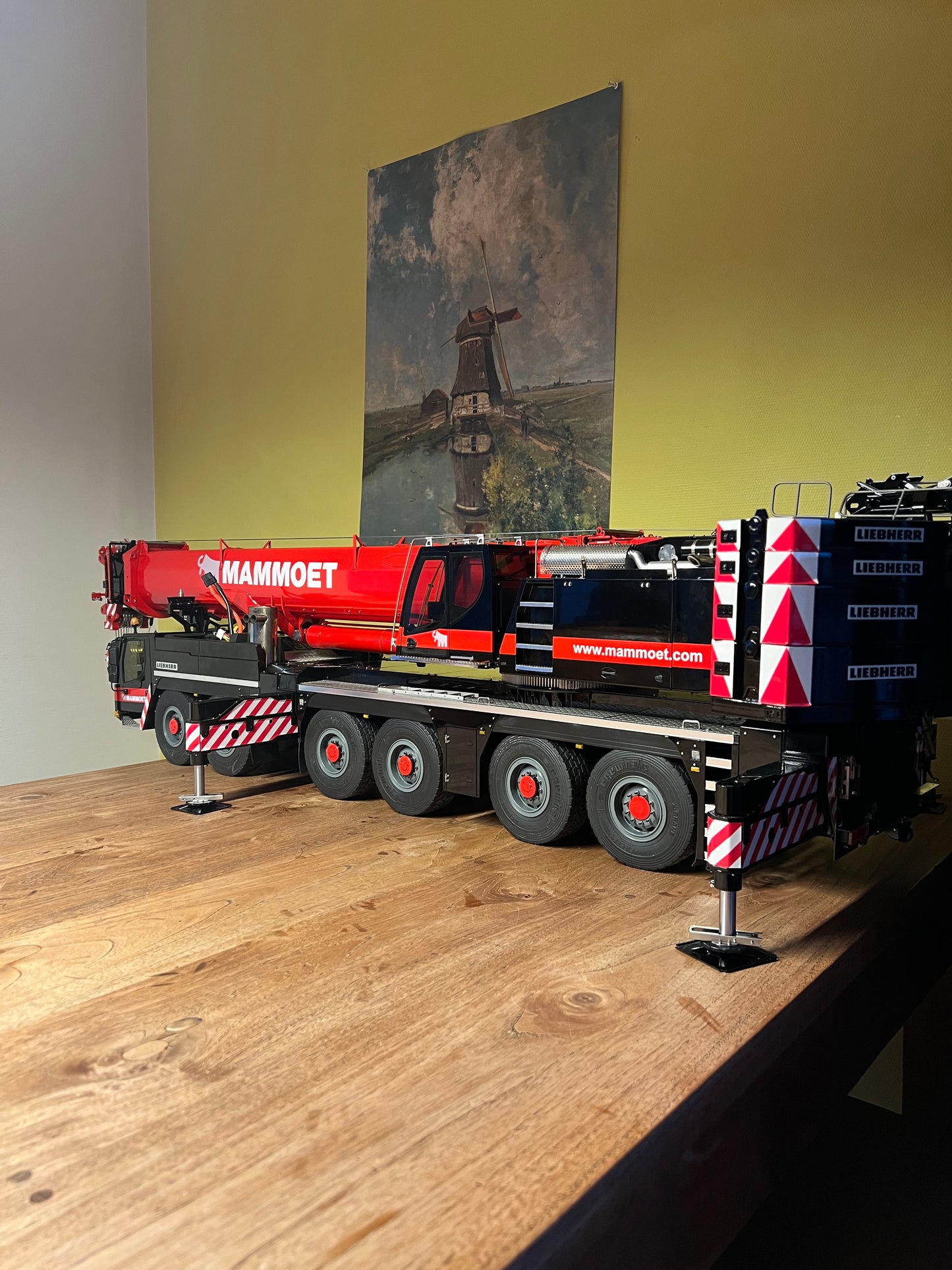 RC 1/14 Liebherr LTM 1350 Crane MAMMOET Edition Eyewhale