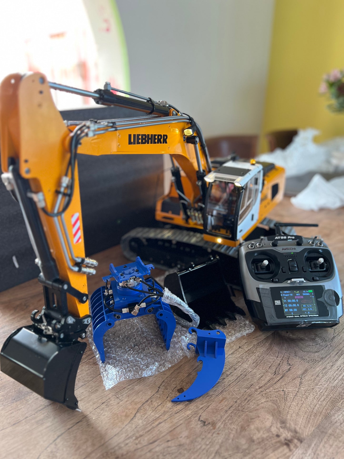 RC 1/14 Liebherr R946 Crawler Excavator Single Boom