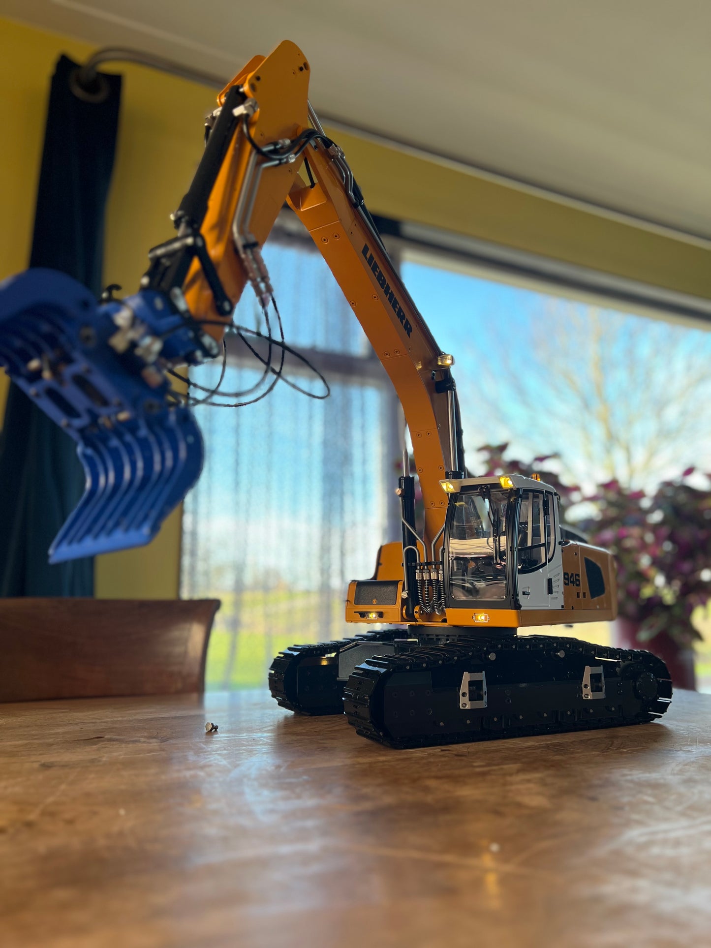 RC 1/14 Liebherr R946 Crawler Excavator Single Boom