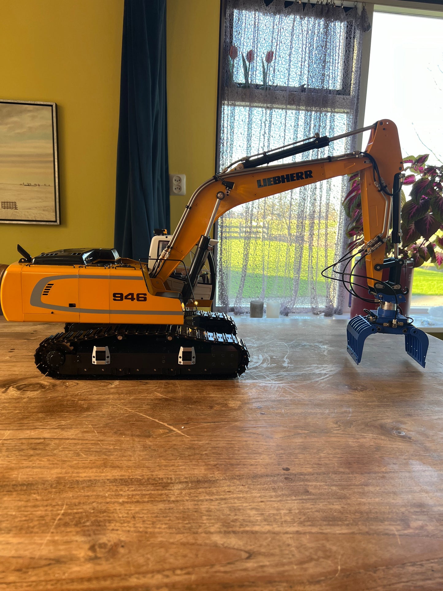 RC 1/14 Liebherr R946 Crawler Excavator Single Boom