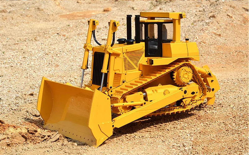RC 1/14 CAT D9 Bulldozer