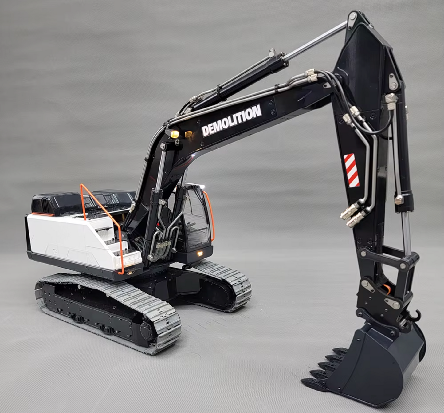 RC 1/14 Liebherr R946 Raupenbagger mit Einzelausleger