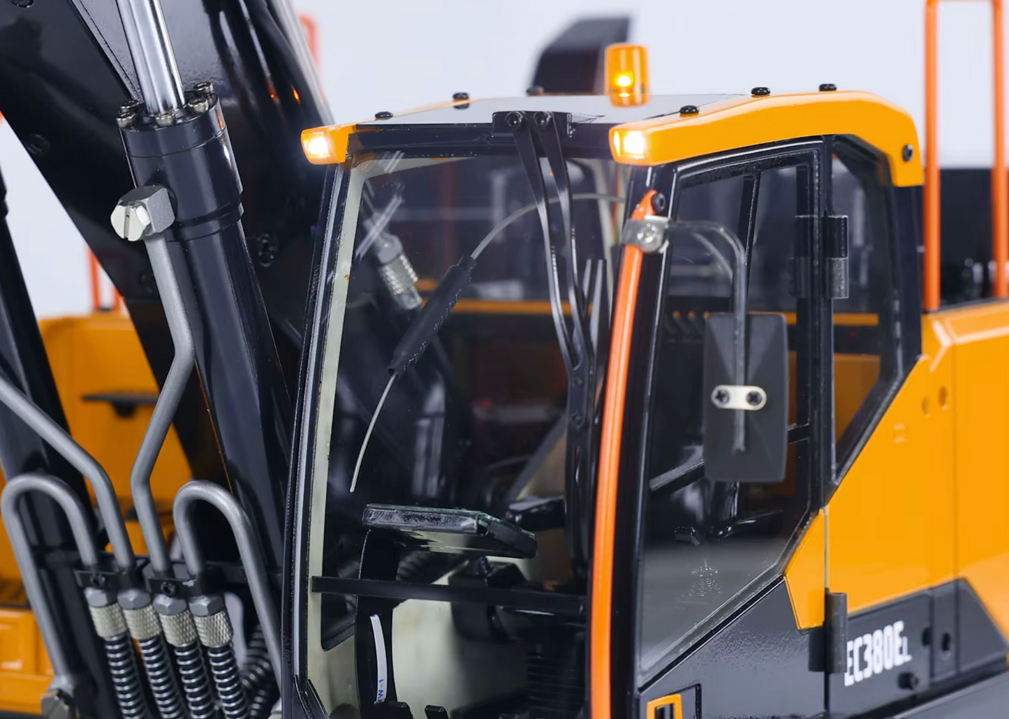 RC 1/14 Liebherr R946 Raupenbagger mit Einzelausleger