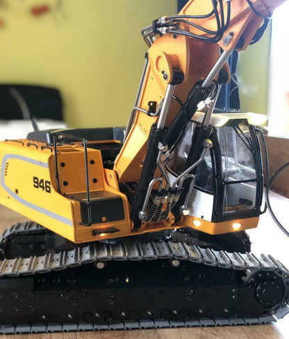 RC 1/14 Liebherr R946 Raupenbagger mit Dreifachausleger