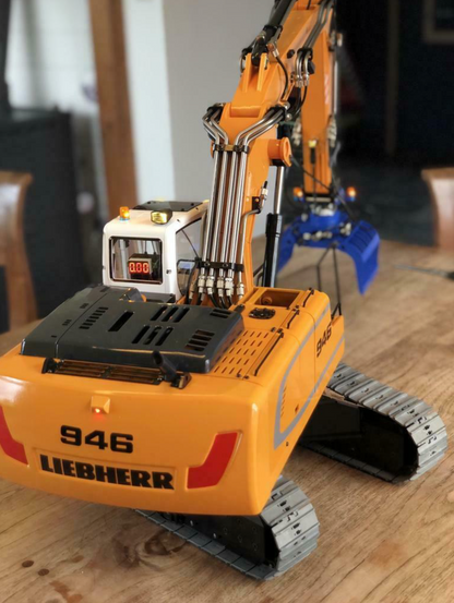 RC 1/14 Liebherr R946 Raupenbagger mit Dreifachausleger