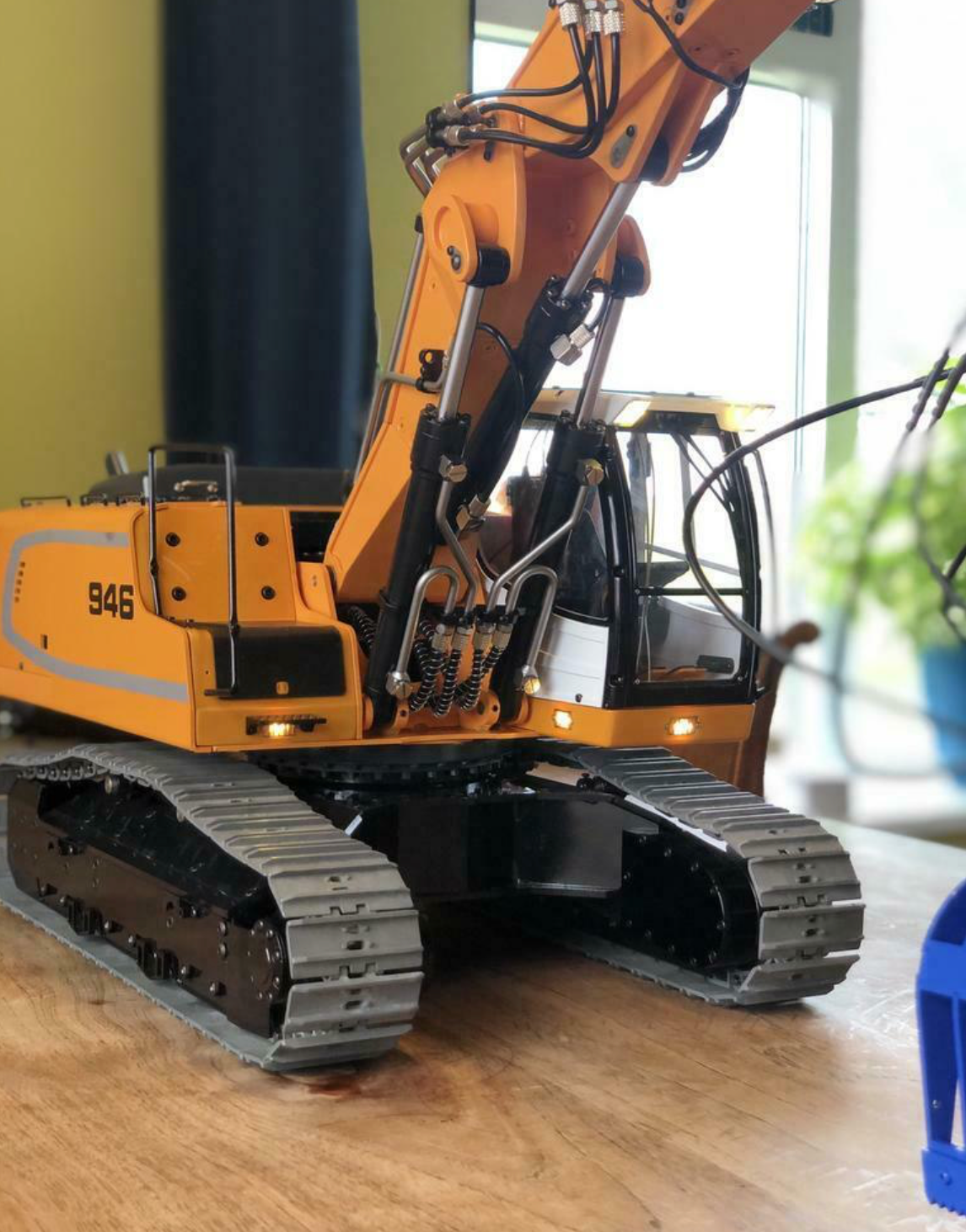 RC 1/14 Liebherr R946 Raupenbagger mit Dreifachausleger